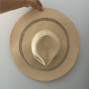 Straw sun hat 🏝️